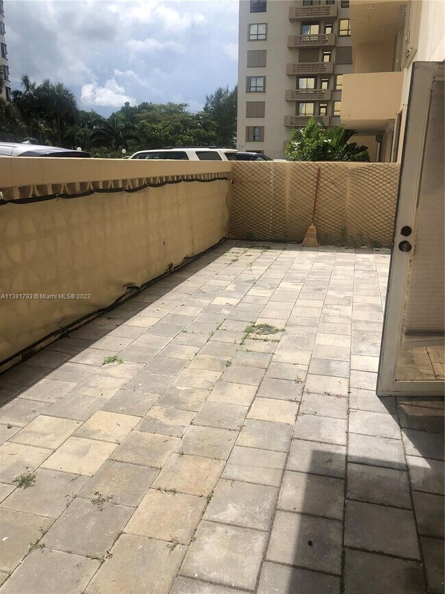Foto del edificio - 10185 Collins Ave