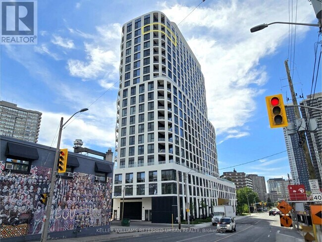 Photo du bâtiment - 25 Cordova Ave