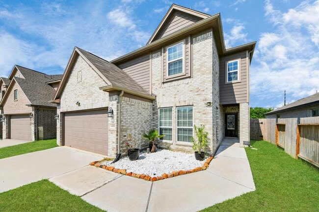 Building Photo - 4111 Fair Country Ln