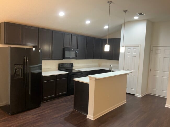 Building Photo - 139 Patriot Ln