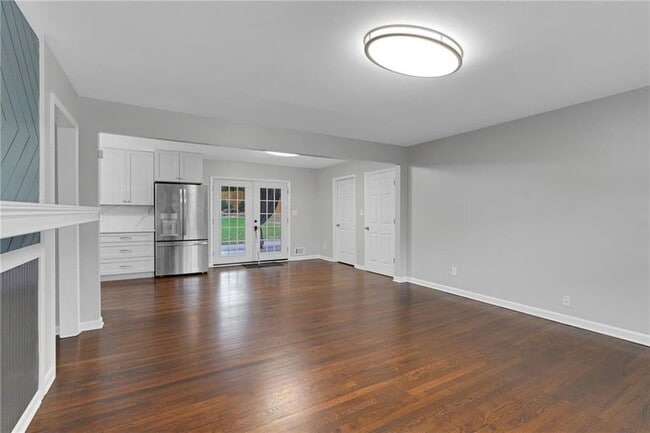 Building Photo - 2710 Dresden Dr