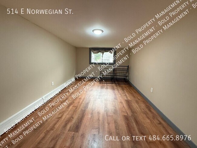 Building Photo - 514 E Norwegian St