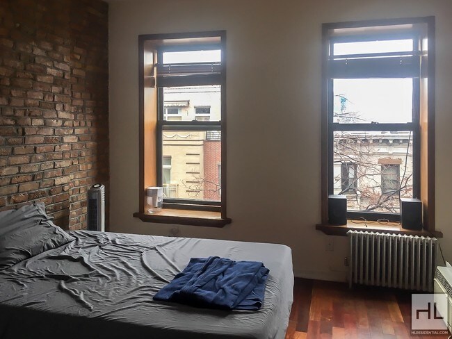 Building Photo - 700 Sackett St