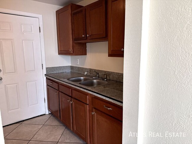 Foto del edificio - 1536 Uinta St