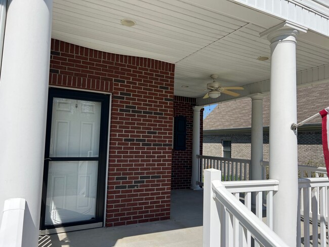 Building Photo - Beautiful home nestled in Kingsport