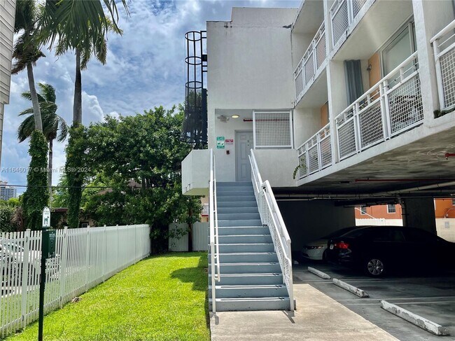 Foto del edificio - 450 SW 3rd St