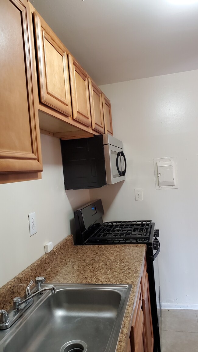 Building Photo - 7700 Arehart Dr