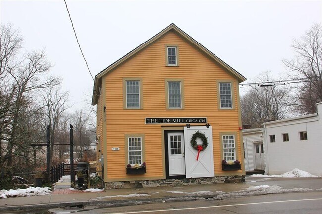 Building Photo - 3351 Post Rd