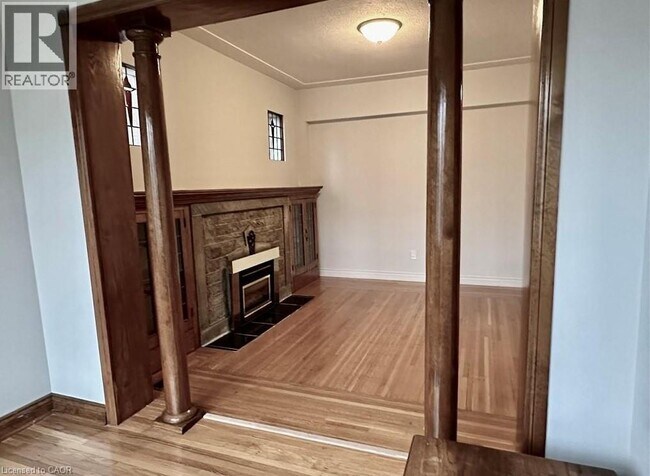 Photo du bâtiment - 220 Maplewood Ave