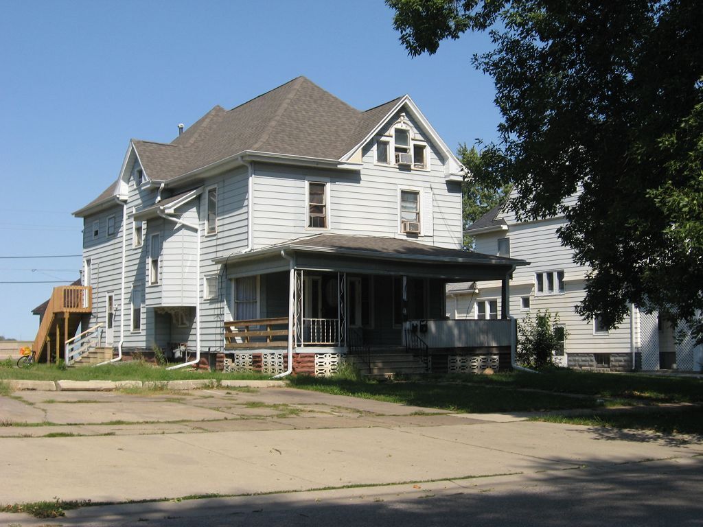 Primary Photo - 122 Leland Ave