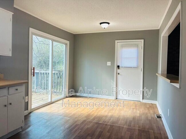 Foto del edificio - 3729 Somerset Dr