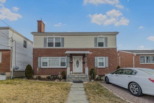 Foto del edificio - 120 Woodside Ave