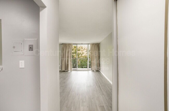 Foto del edificio - 2059 Huntington Ave