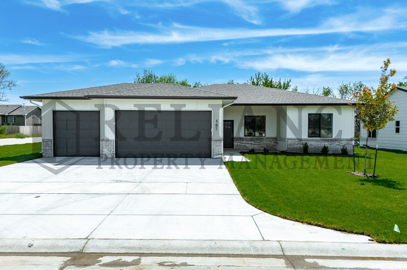 Foto principal - 601 E Elmwood St