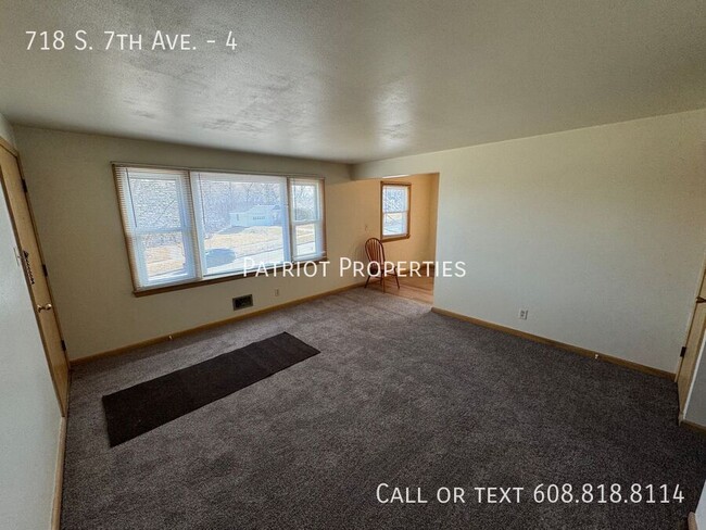 Foto del edificio - 2 Bedroom/ 1 Bathroom in West Bend, WI