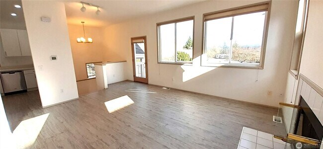 Building Photo - 3bd/2.5ba Seattle House
