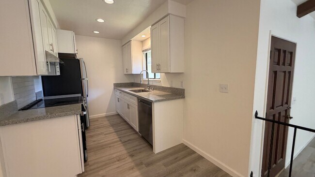 Foto del edificio - 7737 Southcliff Dr