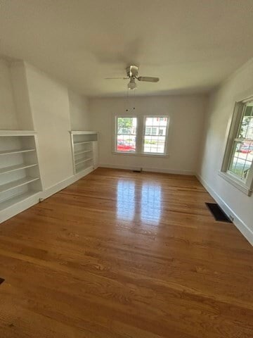 Building Photo - 56 Bancroft Park