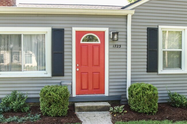Foto del edificio - Coming Soon! -  Charming Broad Ripple Home...