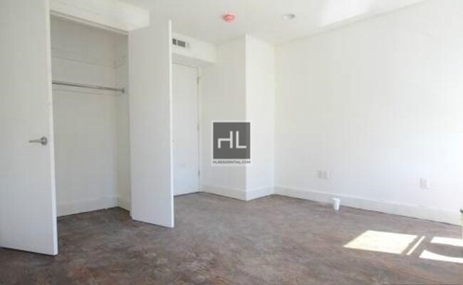 Building Photo - CENTRAL AVENUE / Spacious Bushwick 4 Bed 2...