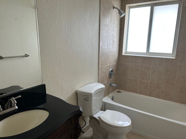 Building Photo - 2190 SE 5th St