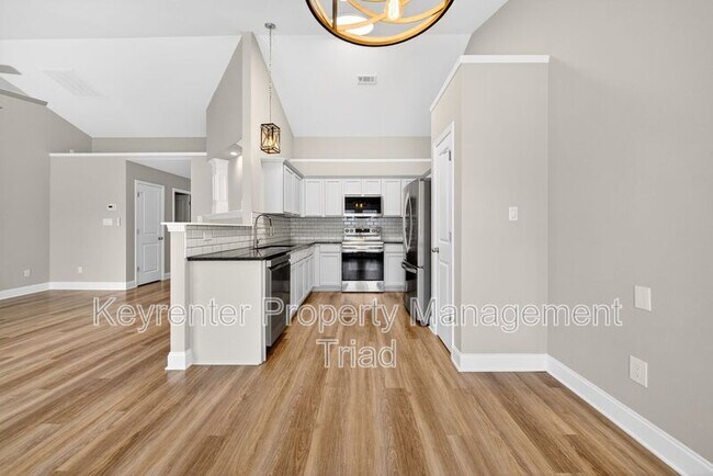 Building Photo - 1153 Hawick Dr