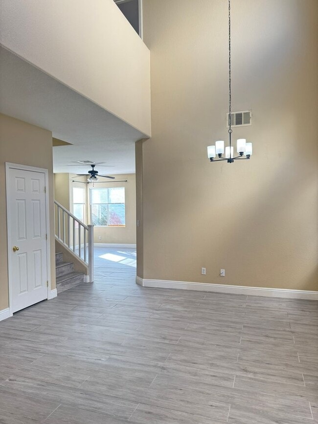 Foto del edificio - **Beautiful 4-Bedroom Home with Open Floor Plan, Solar, EV Charger & NO HOA**