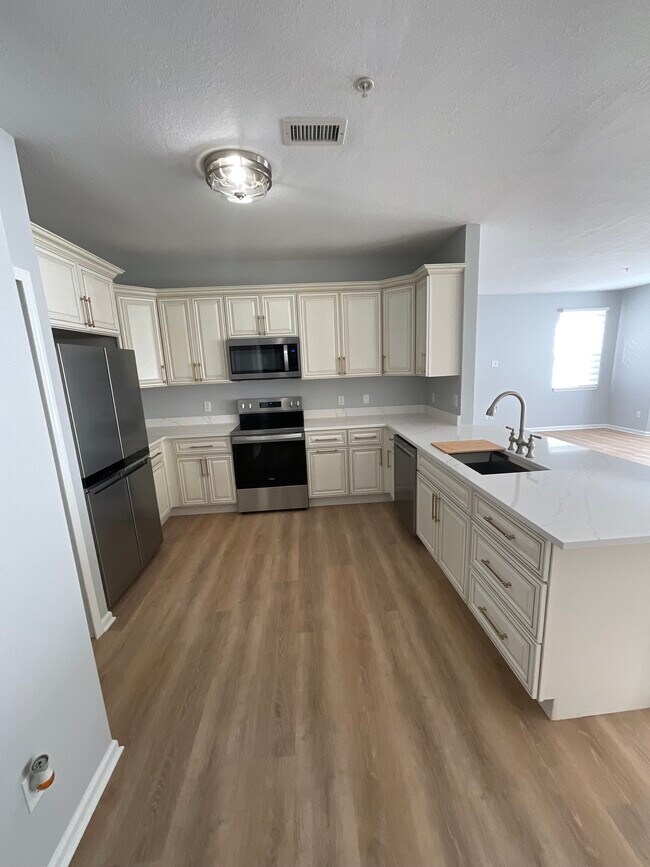 Building Photo - 28957 Cullen Dr