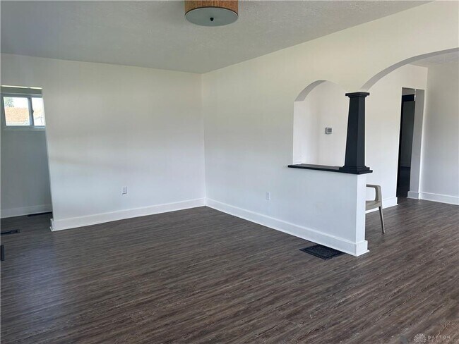 Foto del edificio - 2520 Harshman Rd