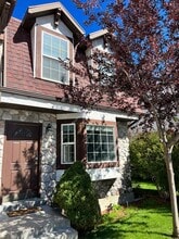 Building Photo - 875 E Zurich Ln