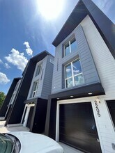 Building Photo - 2205 Staples St