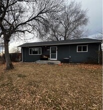 Building Photo - 405 Maple St