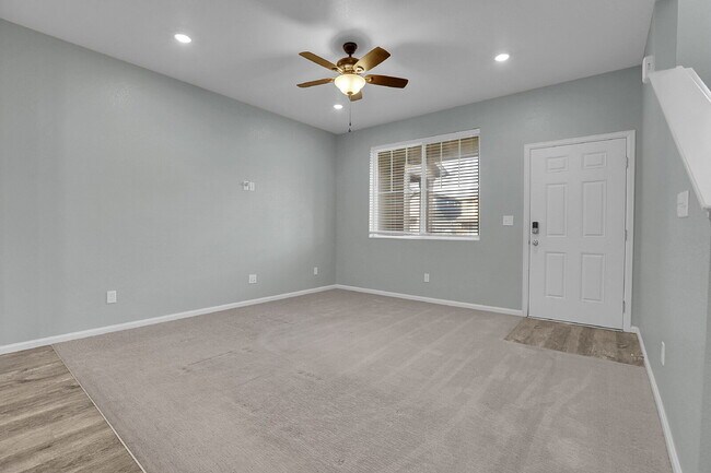 Foto del edificio - $2,395.95- 3 Bed, 2.5 Bath Townhome with Central AC, and In Unit Laundry!