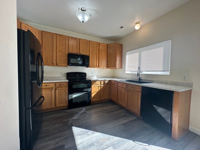 Building Photo - 3 Bedroom in Springs Ranch
