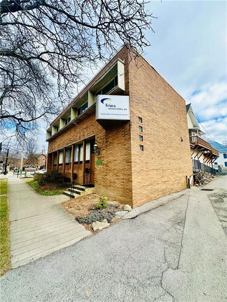 Building Photo - 357 Main St