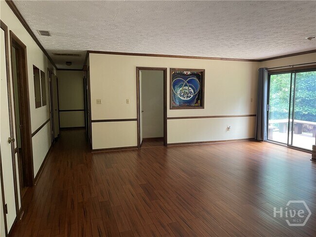 Foto del edificio - 170 Longview Dr