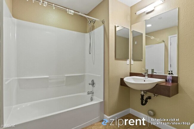 Building Photo - 2 br, 3 bath Townhome - 937 Glen Valley Te...