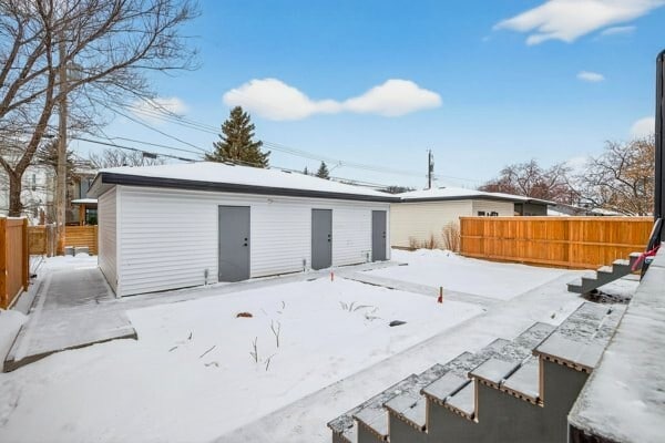 Photo du bâtiment - 10920-10130 130 St NW