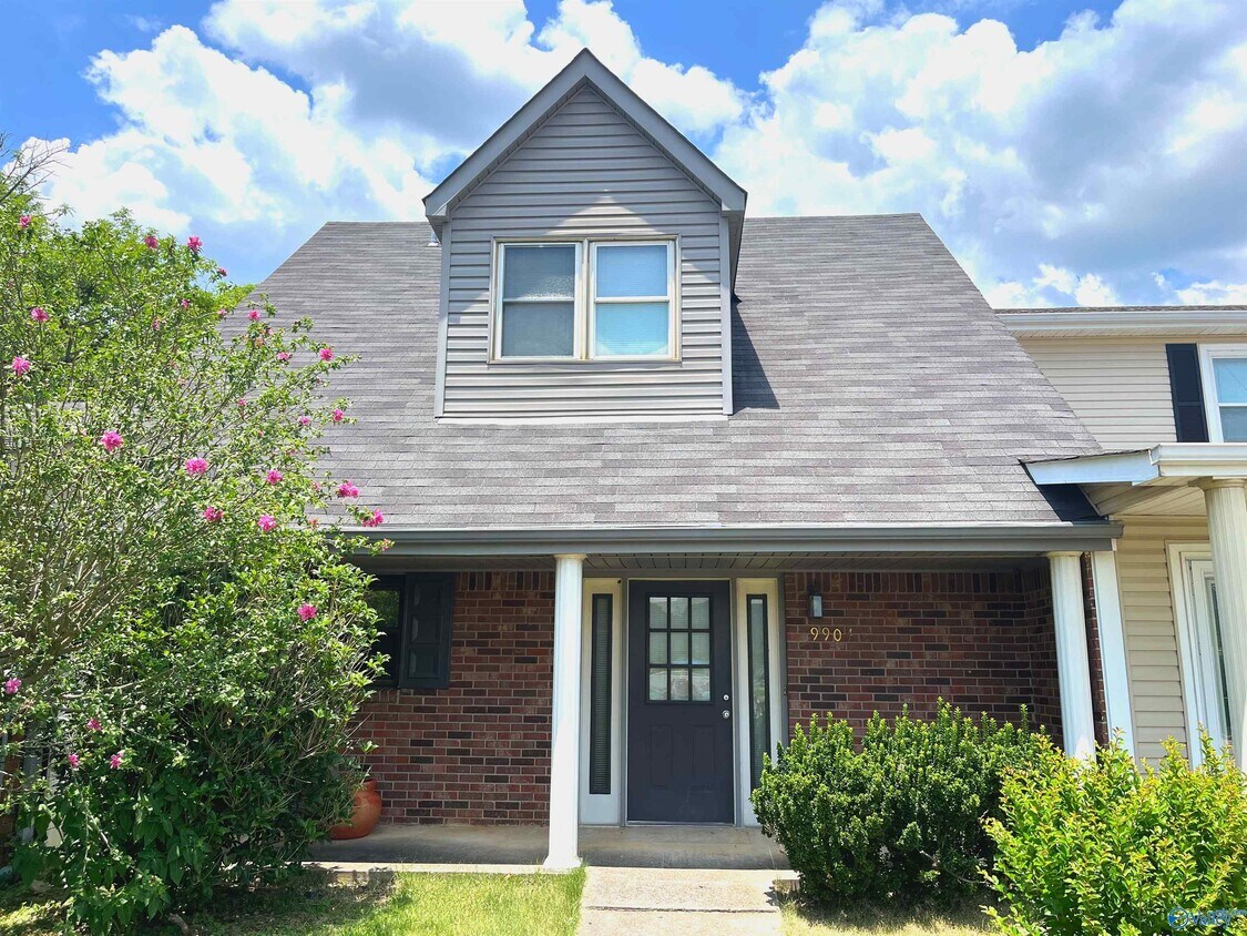 Primary Photo - 9904 Cascade Cir SE