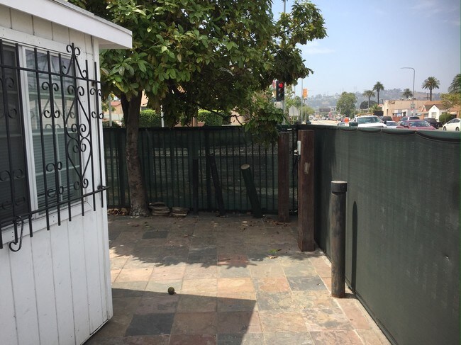 Foto del edificio - 2820 S La Brea Ave