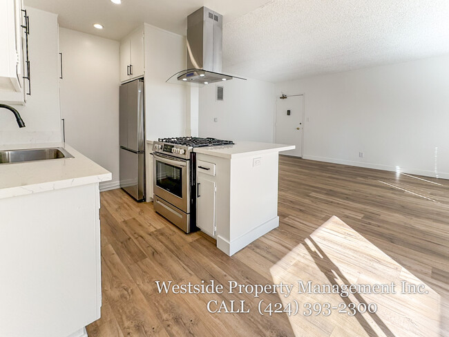Foto del edificio - 4051 Mclaughlin Ave