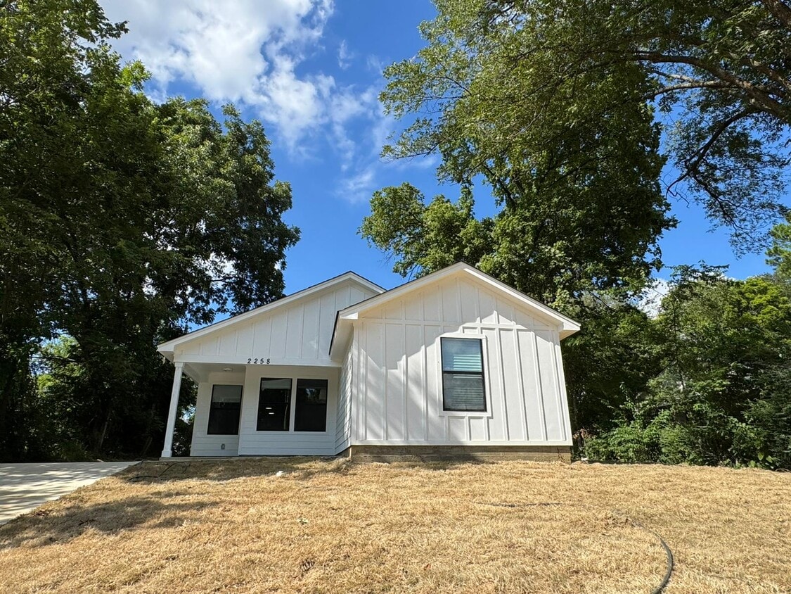 Primary Photo - 2258 Zanone Ave