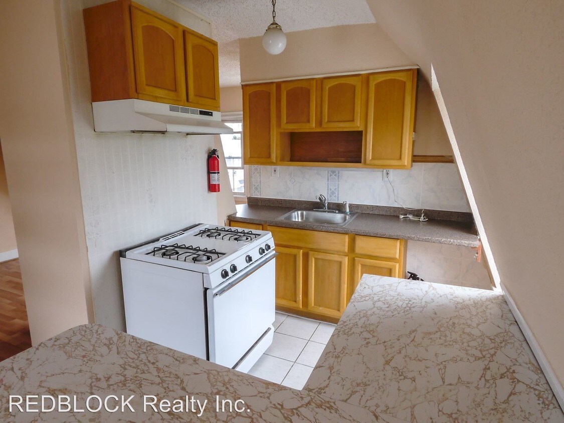 Primary Photo - 4717 Longshore Ave