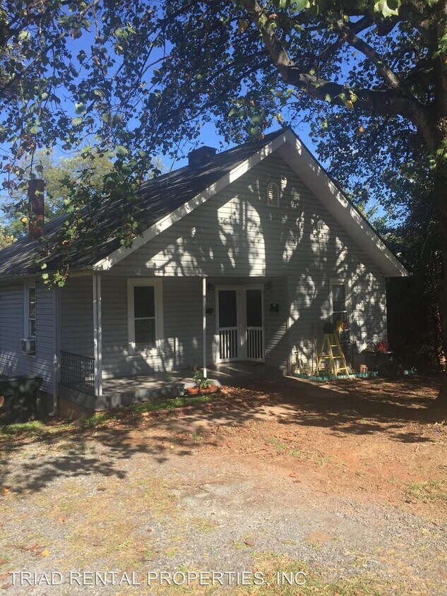 235237 E Kivett St, Asheboro, NC 27203 Room for Rent in Asheboro, NC