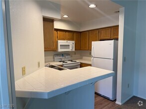 Building Photo - 2220 Pinetop Ln