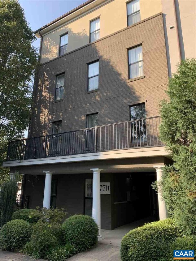 Primary Photo - 770 Walker Square