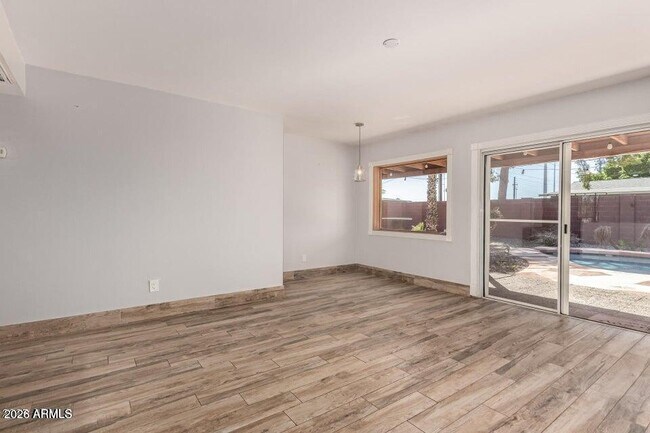 Building Photo - 307 W Santa Cruz Dr