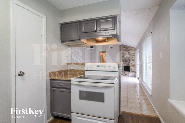 Foto del edificio - 22219 Diane Dr