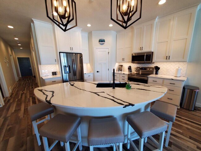 Foto del edificio - 570 Linden Dr #203