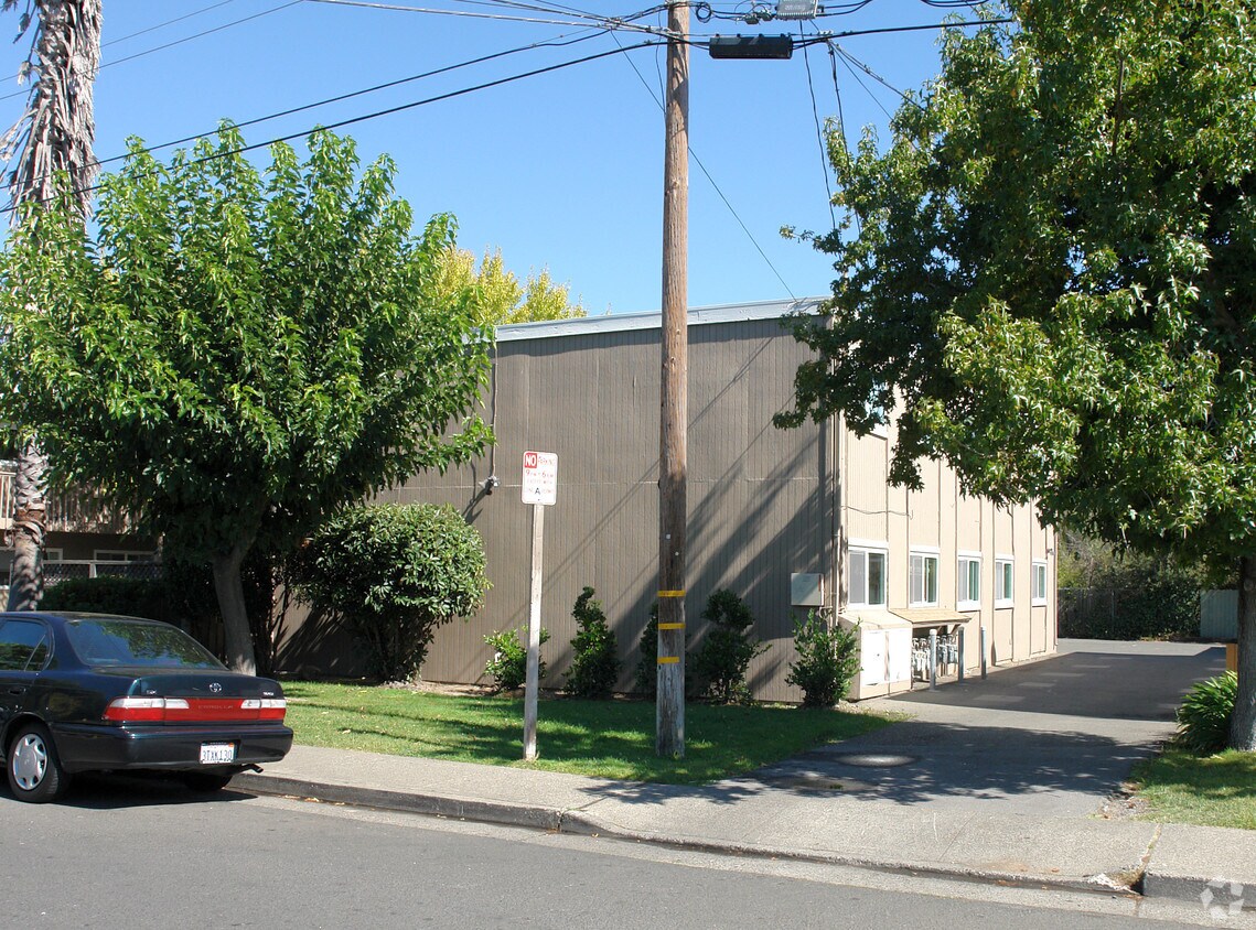 Building Photo - 1312 Leafwood Dr